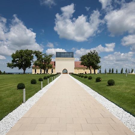 イロク Ladanjsko Imanje Principovac Bed & Breakfast エクステリア 写真