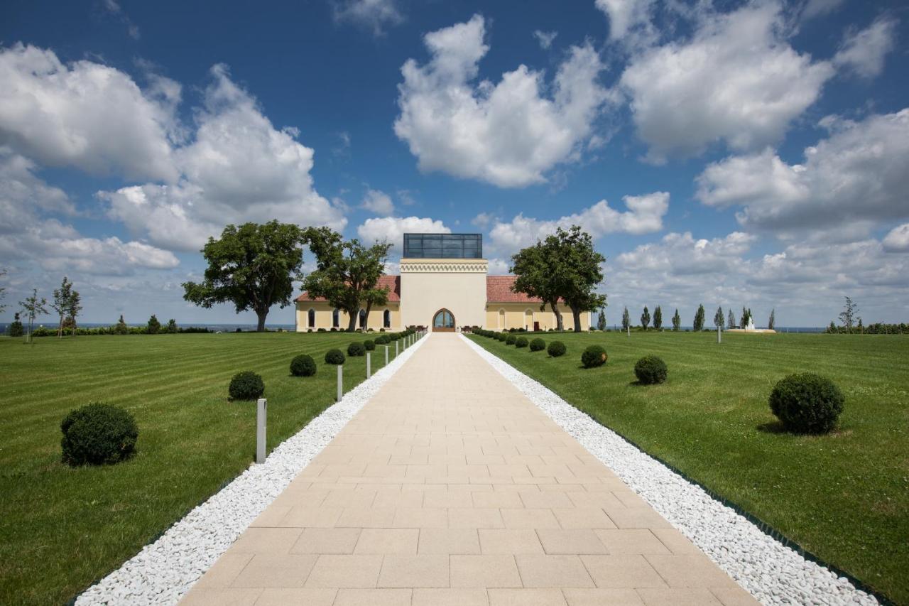 イロク Ladanjsko Imanje Principovac Bed & Breakfast エクステリア 写真